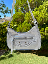 Load image into Gallery viewer, IT girl shoulder bag
